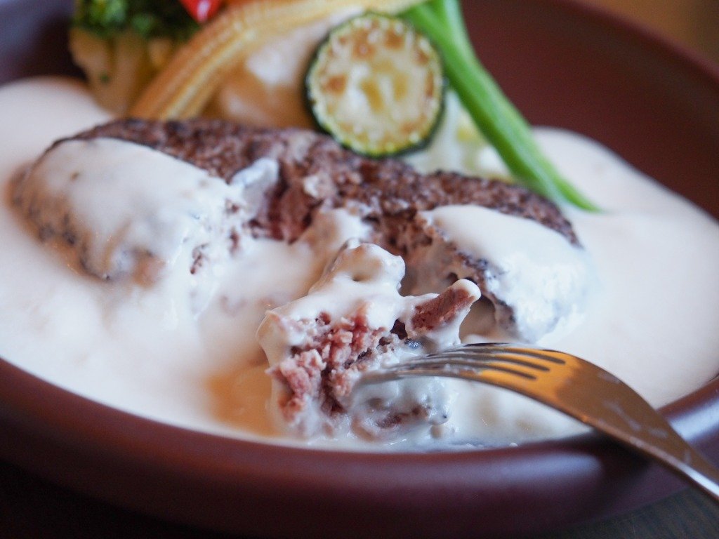 ステーク・アッシェを崩して混ぜる